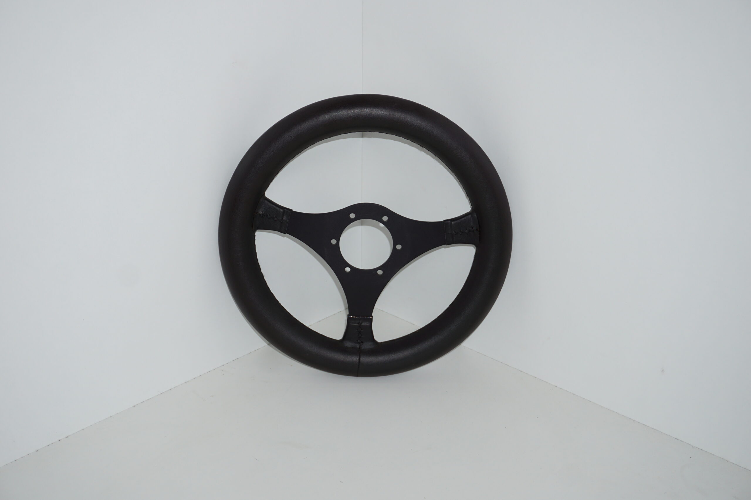 Volante o.b.a nero 320mm 3 razze - immagine 2