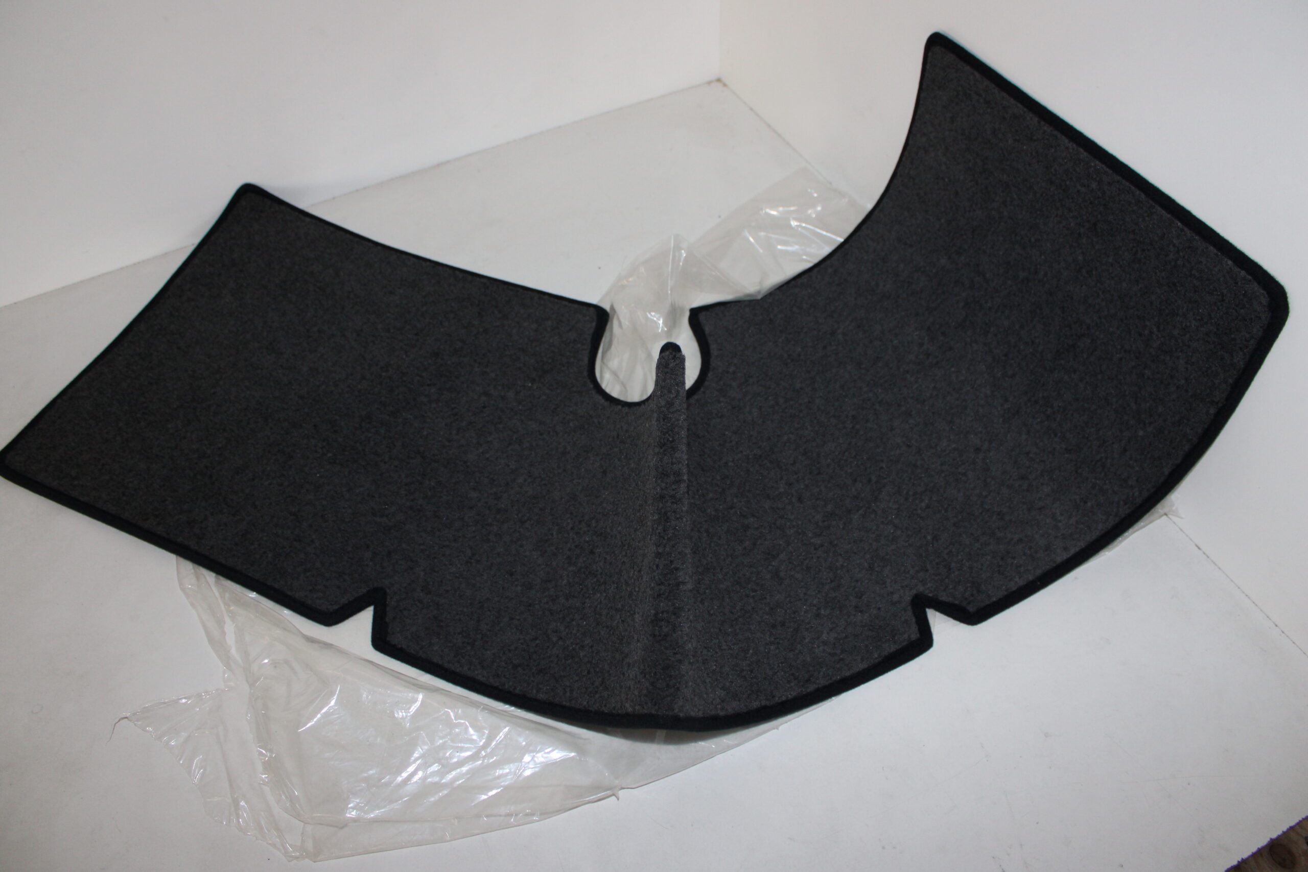 Tappeti auto completi per Ford Scorpio e Mondeo prima serie grigi moquette - immagine 2